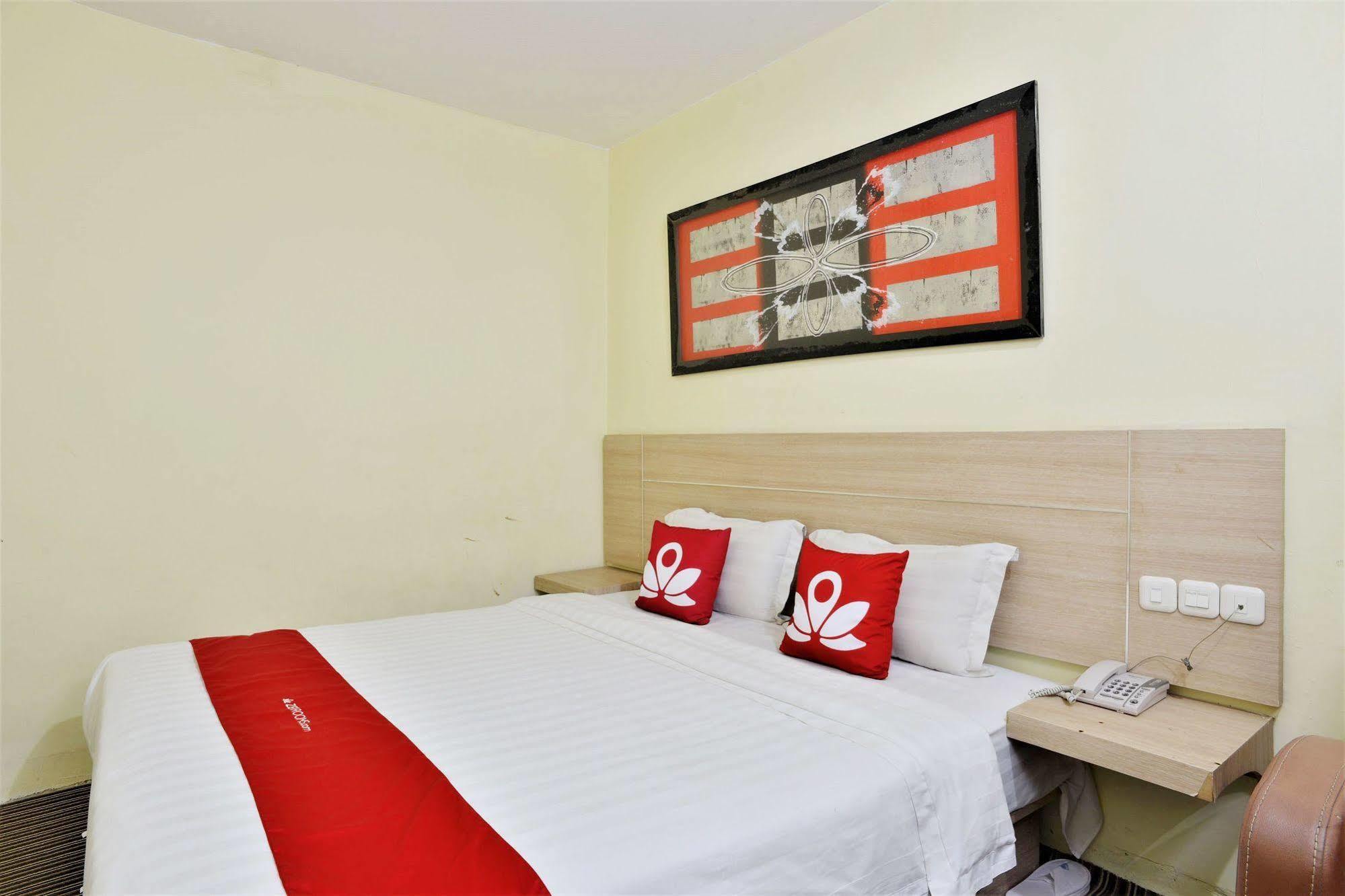 Zen Rooms Rujia Pecenongan Jakarta Exterior photo