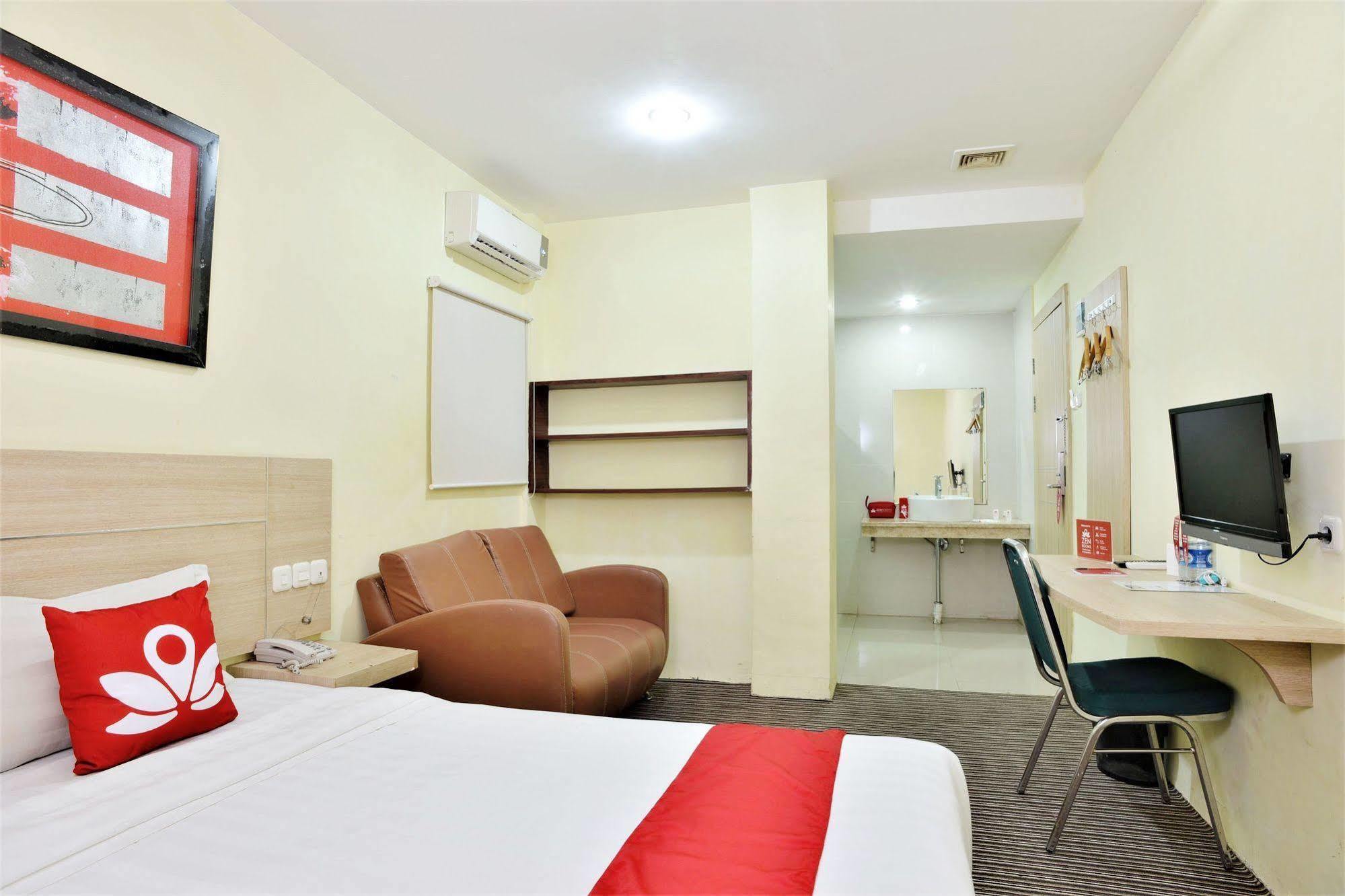 Zen Rooms Rujia Pecenongan Jakarta Exterior photo